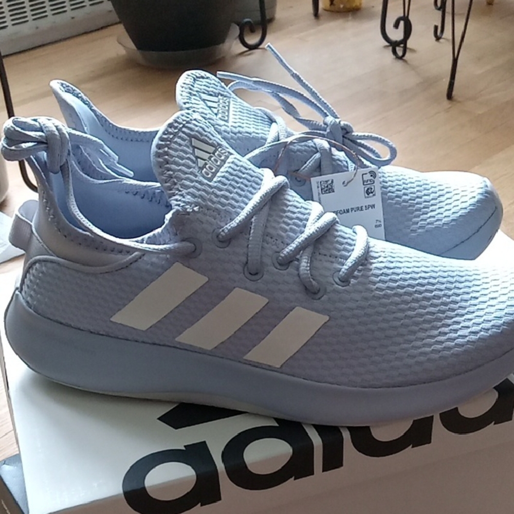 Adidas Women's Sneakers in Light Gray - Picture 2 of 3